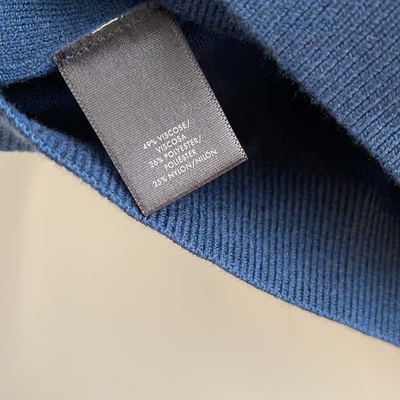 ANN TAYLOR - crewneck sweater with flutter sleeves accent - Picture 4 of 5